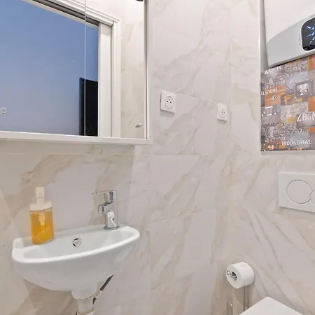 2 Bedroom Ile Saint-louis With Free Netflix *